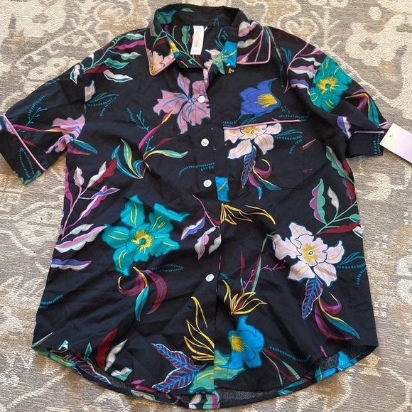 Stars Above Target Simply Cool
Notch Collar Top - Picture 3 of 6